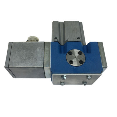 Pilot Operated MOOG Hydraulic Servo Valve D661-4627A Medium Pressure